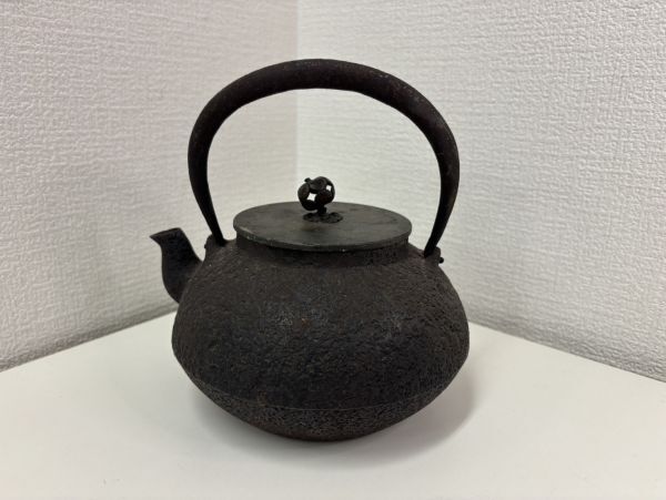 南部鉄瓶 骨董品 アンティーク X118-X3-72501 南部鉄器 鉄瓶 骨董品 茶道具 銘有 ※画像参照